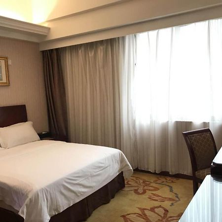 Vienna Hotel Shenzhen Yinhu Bus Station Exterior foto
