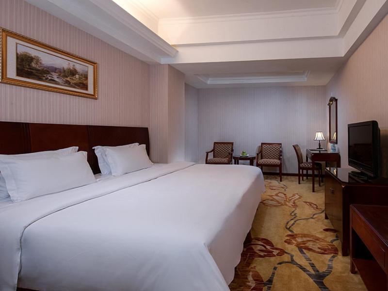 Vienna Hotel Shenzhen Yinhu Bus Station Exterior foto