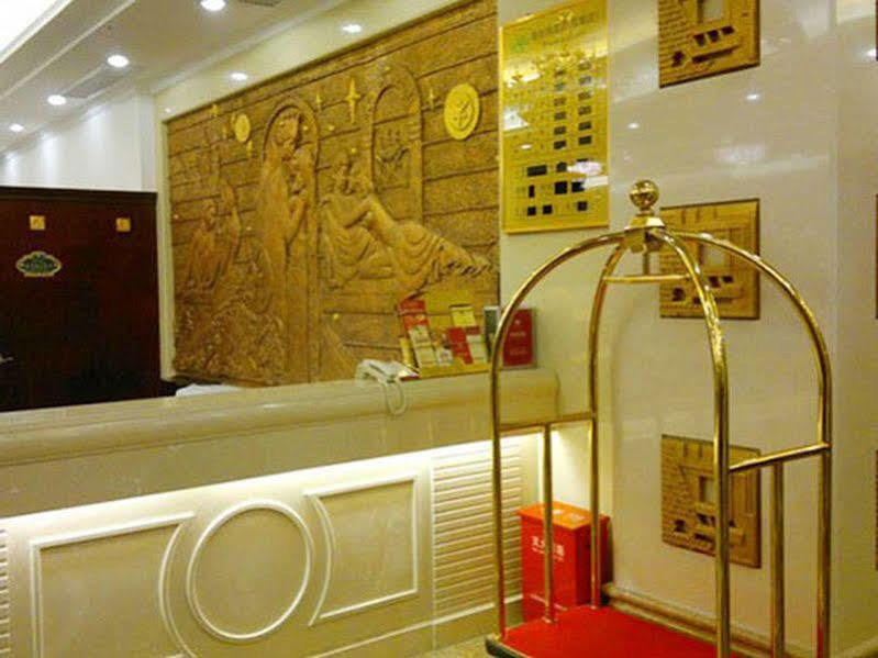 Vienna Hotel Shenzhen Yinhu Bus Station Exterior foto